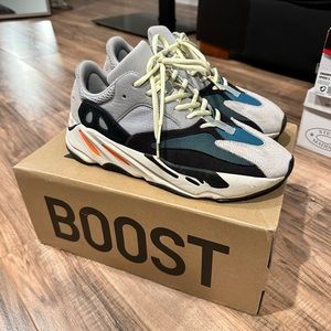 Adidas Yeezy 700 Waverunner
